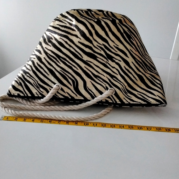 Cappelli ladies animal print straw bag, Large - Picture 7 of 13